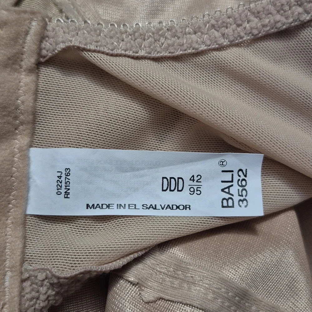 42DDD Bali 3562 Satin Tracings Underwire Bra‎ Nude NEW WITHOUT TAGS